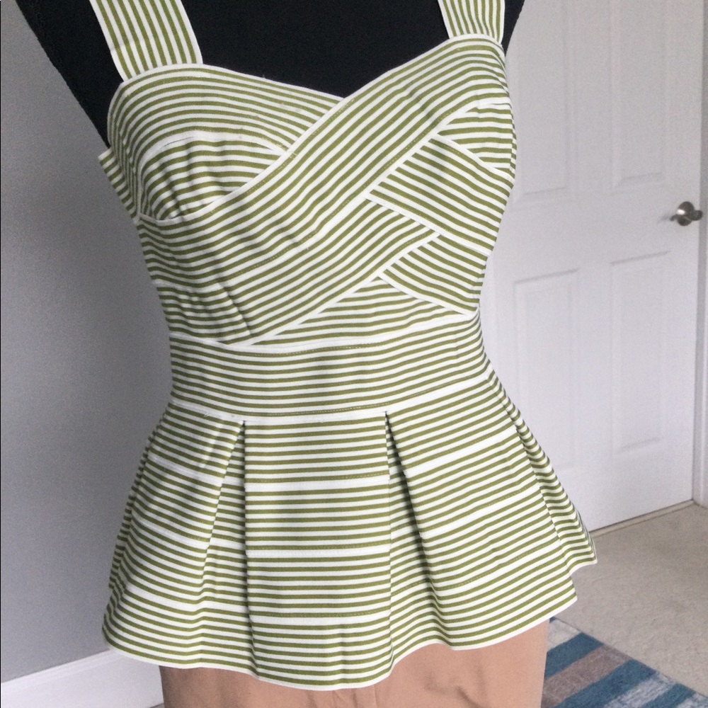 Cute peplum top Sz small